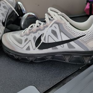 Nike 9.5 gently worn Tailwind 7 waffle skin